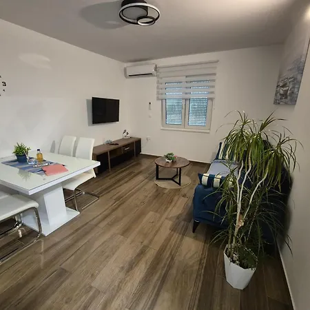 Apartment Larissa Zadar