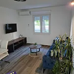 Larissa Apartment *