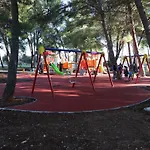 Larissa *