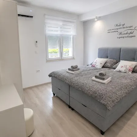 Apartment Larissa Zadar
